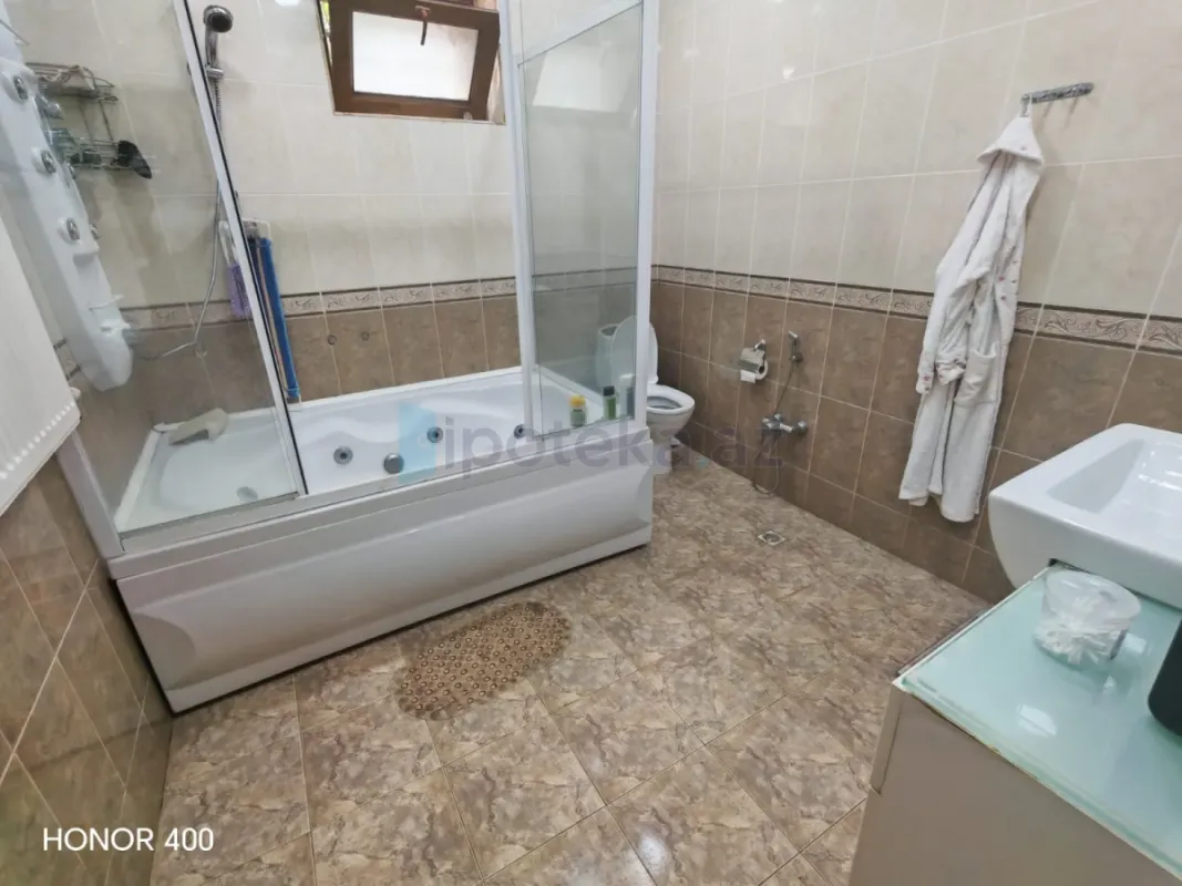Satılır 7 otaqlı mənzil 300 m²