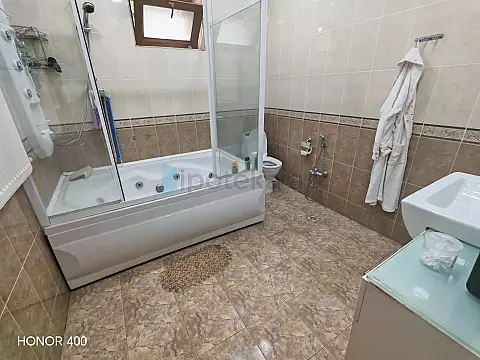 Satılır 7 otaqlı mənzil 300 m²