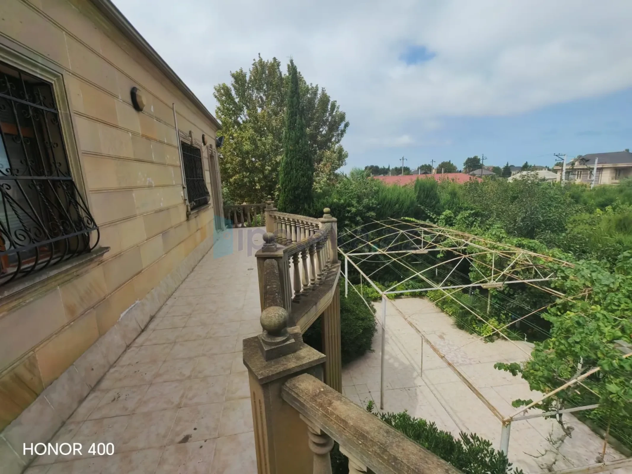 Satılır 7 otaqlı mənzil 300 m²