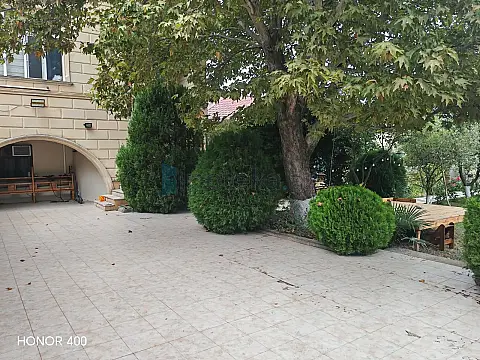 Satılır 7 otaqlı mənzil 300 m²