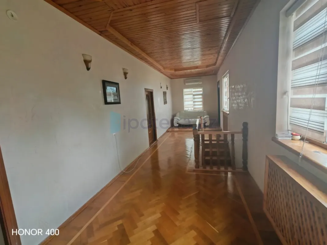 Satılır 7 otaqlı mənzil 300 m²