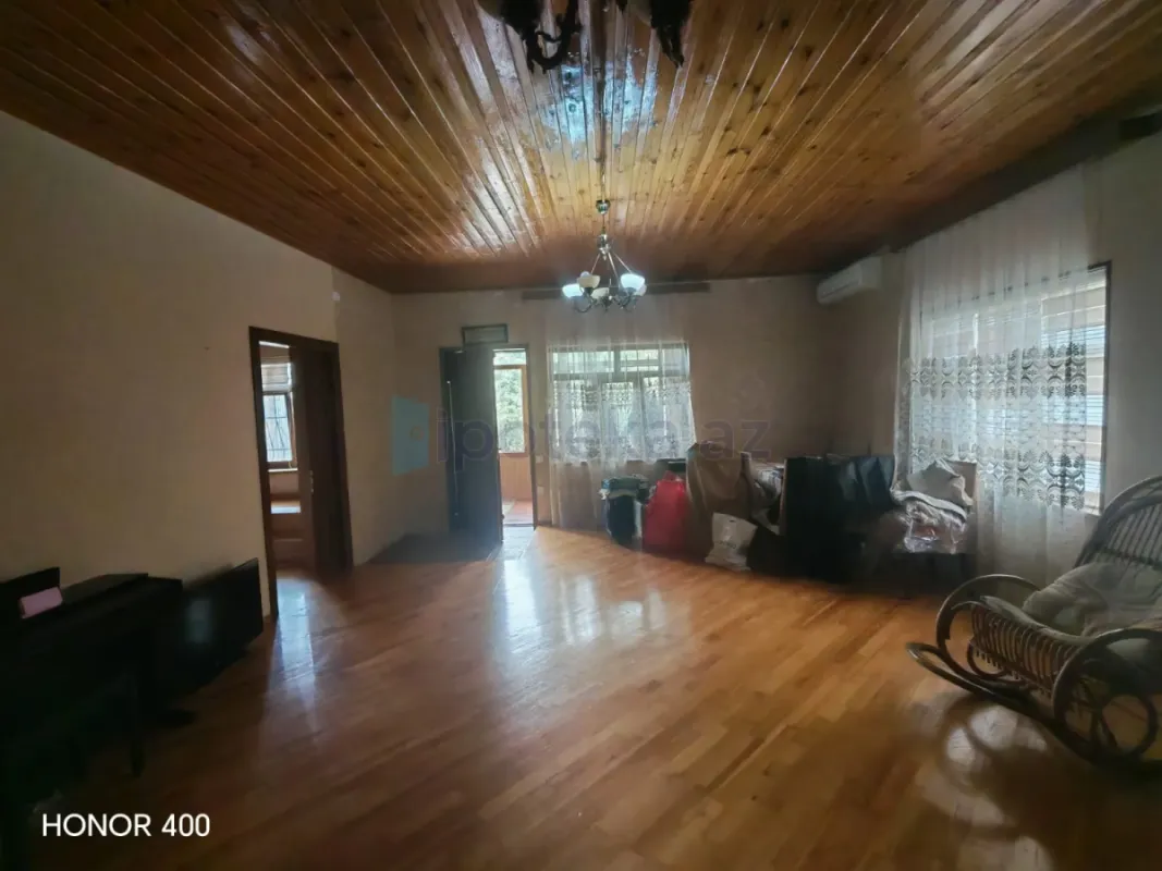 Satılır 7 otaqlı mənzil 300 m²