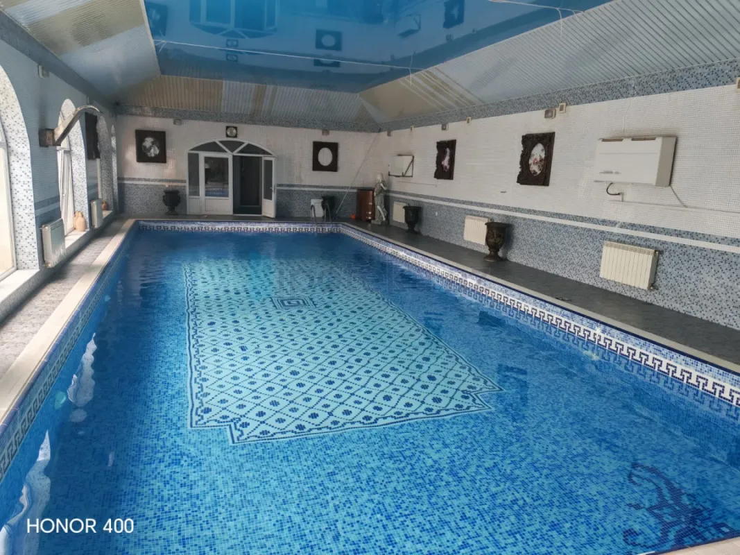 Satılır 7 otaqlı mənzil 300 m²