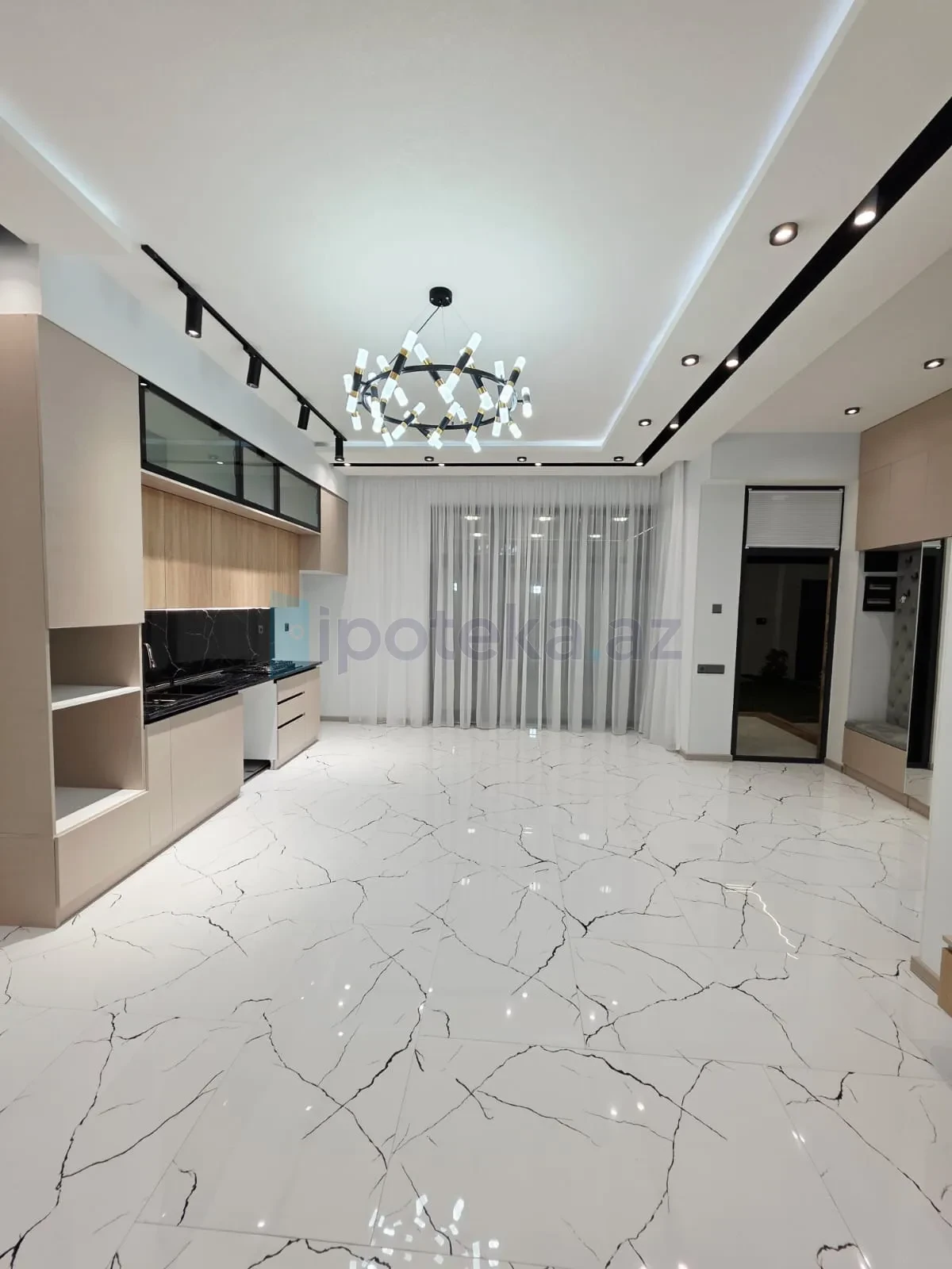 Satılır 3 otaqlı mənzil 130 m²
