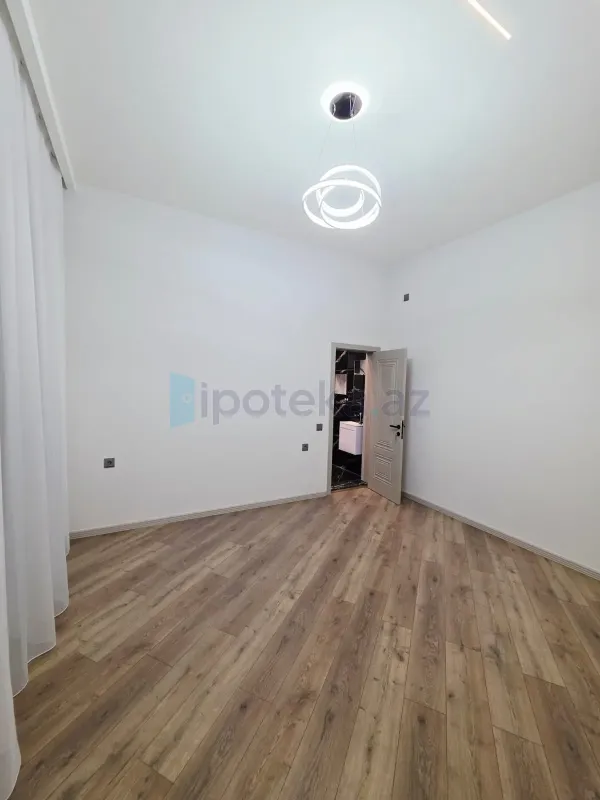Satılır 3 otaqlı mənzil 130 m²