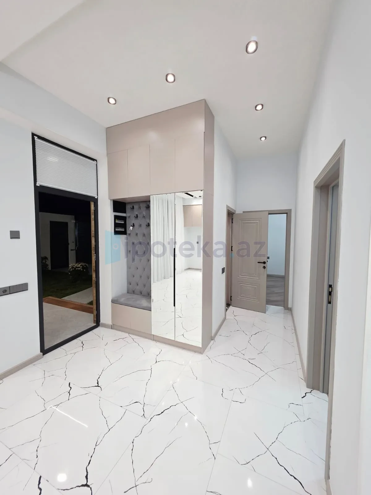 Satılır 3 otaqlı mənzil 130 m²