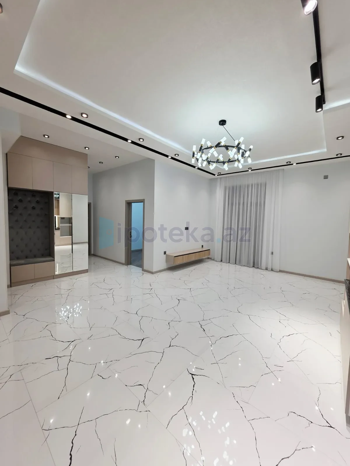 Satılır 3 otaqlı mənzil 130 m²