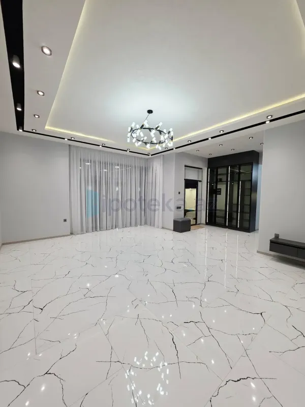 Satılır 4 otaqlı mənzil 140 m²