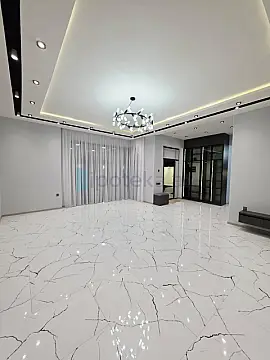 Satılır 4 otaqlı mənzil 140 m²
