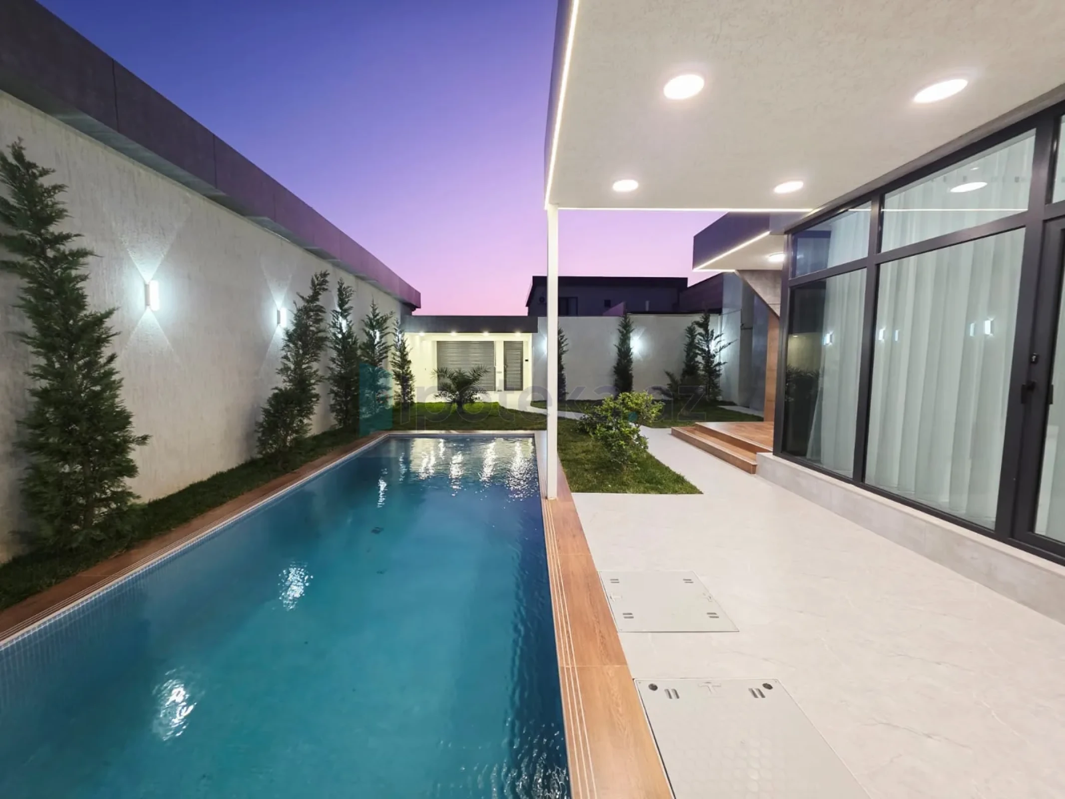 Satılır 4 otaqlı mənzil 140 m²