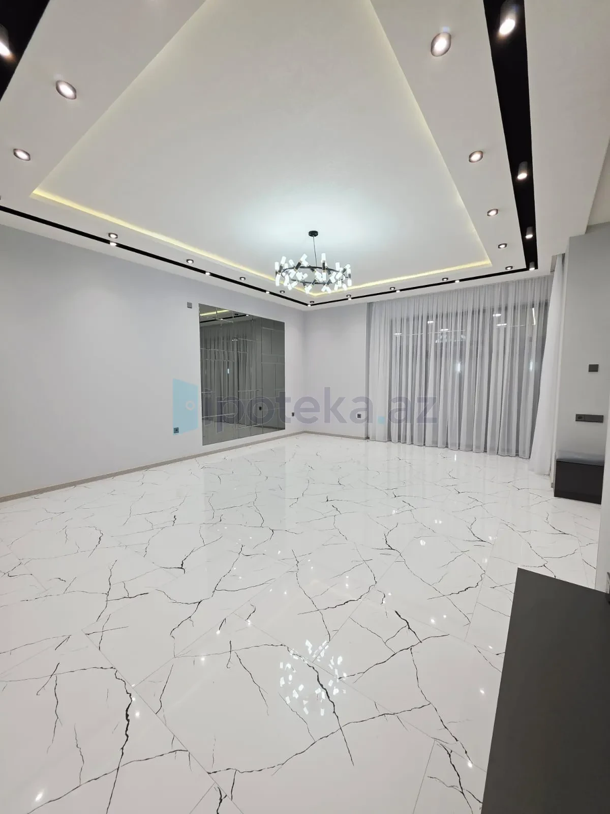 Satılır 4 otaqlı mənzil 140 m²