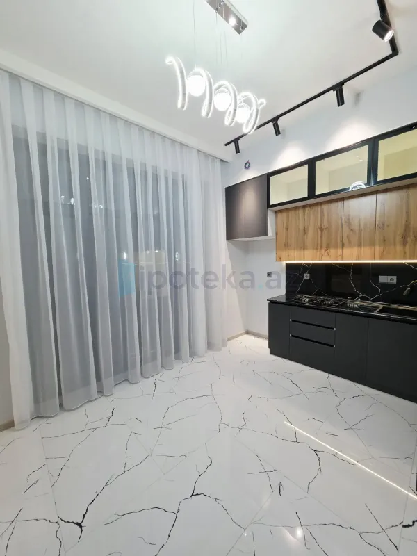 Satılır 4 otaqlı mənzil 140 m²