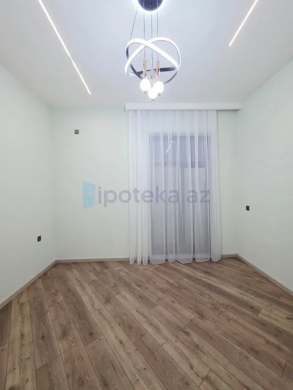 Satılır 4 otaqlı mənzil 140 m²