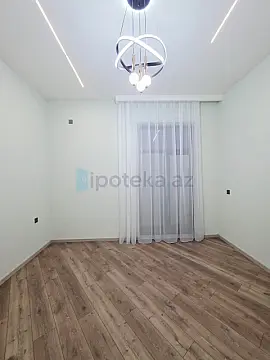 Satılır 4 otaqlı mənzil 140 m²