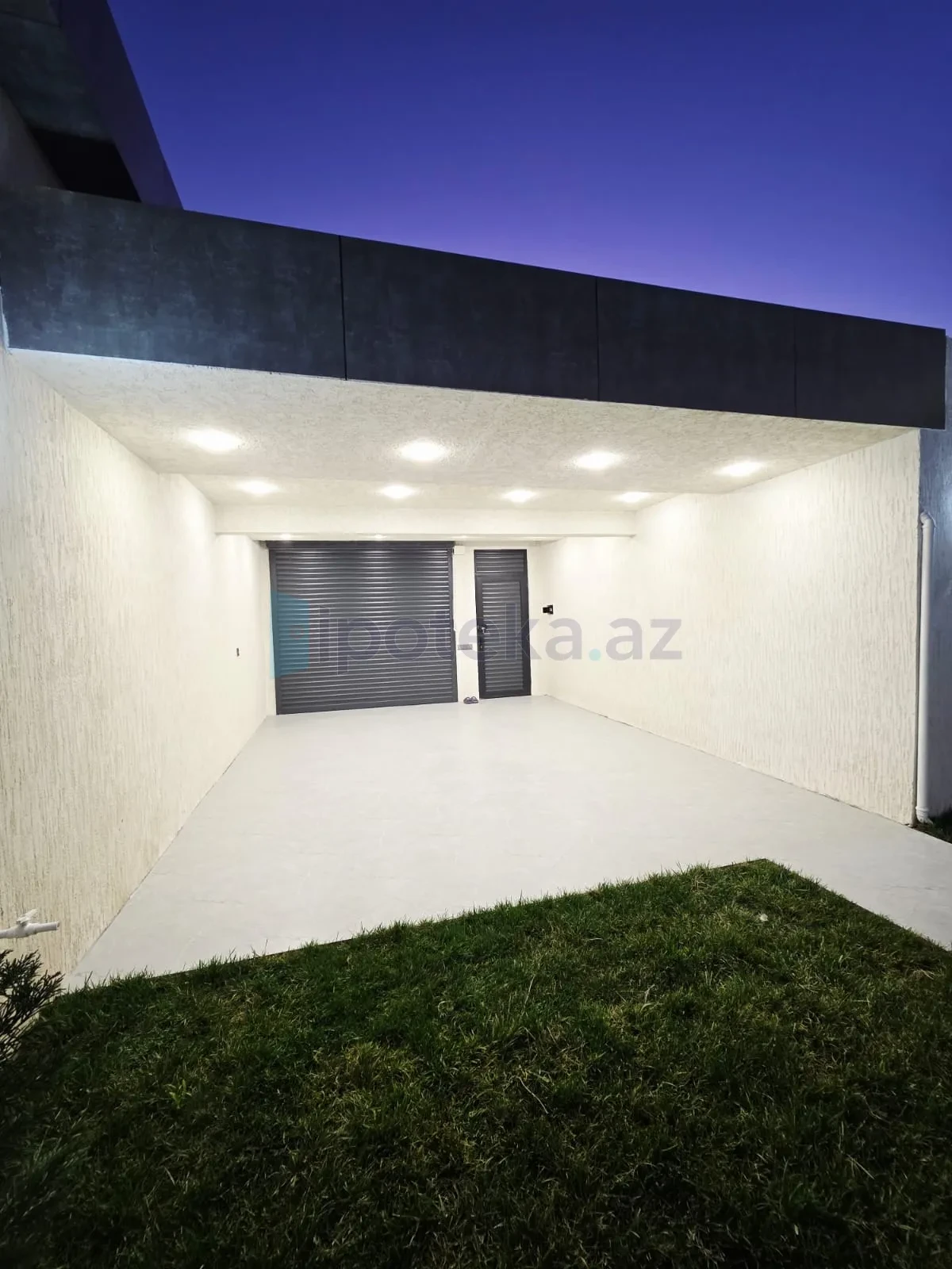 Satılır 4 otaqlı mənzil 140 m²