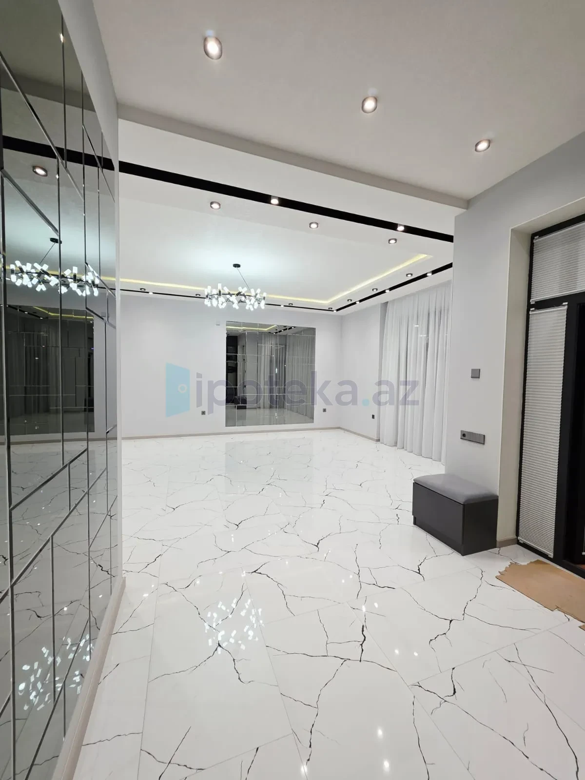 Satılır 4 otaqlı mənzil 140 m²