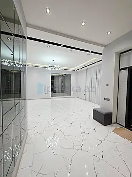 Satılır 4 otaqlı mənzil 140 m²
