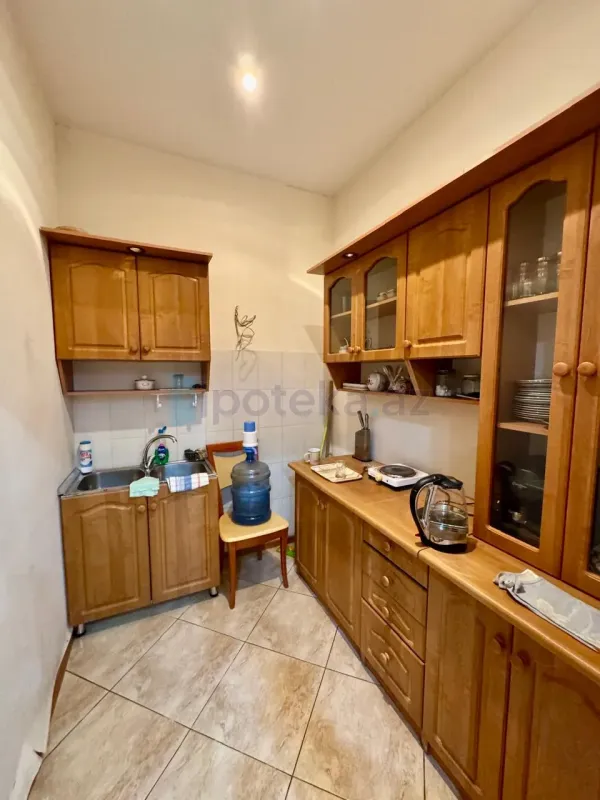 Satılır 5 otaqlı ofis 200 m²