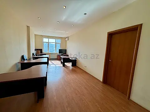 Satılır 5 otaqlı ofis 200 m²