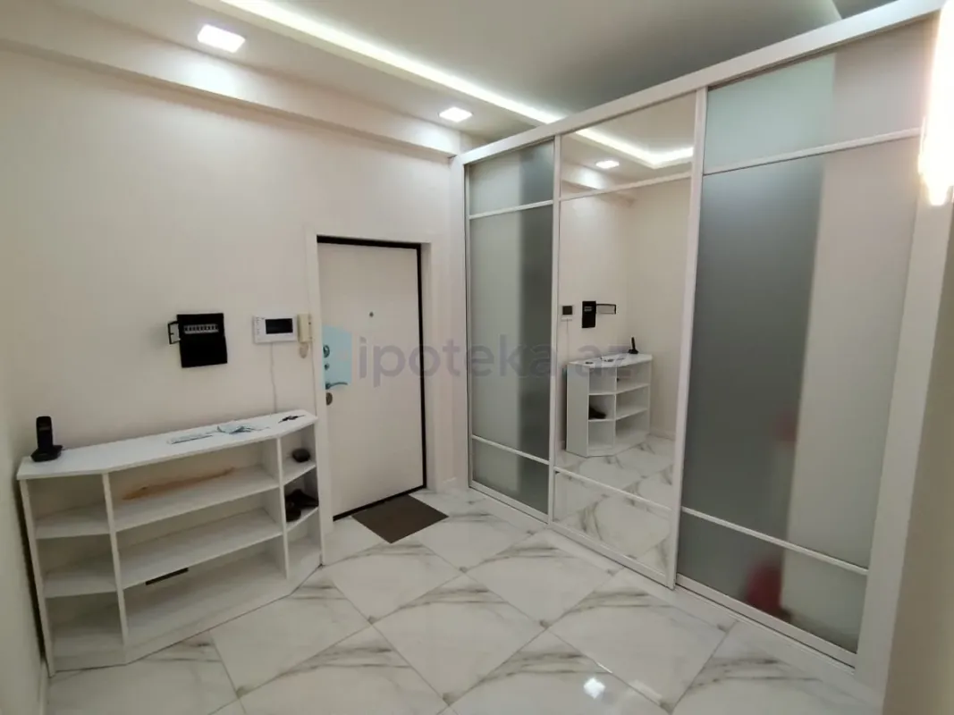 Satılır 2 otaqlı yeni tikili 81 m²