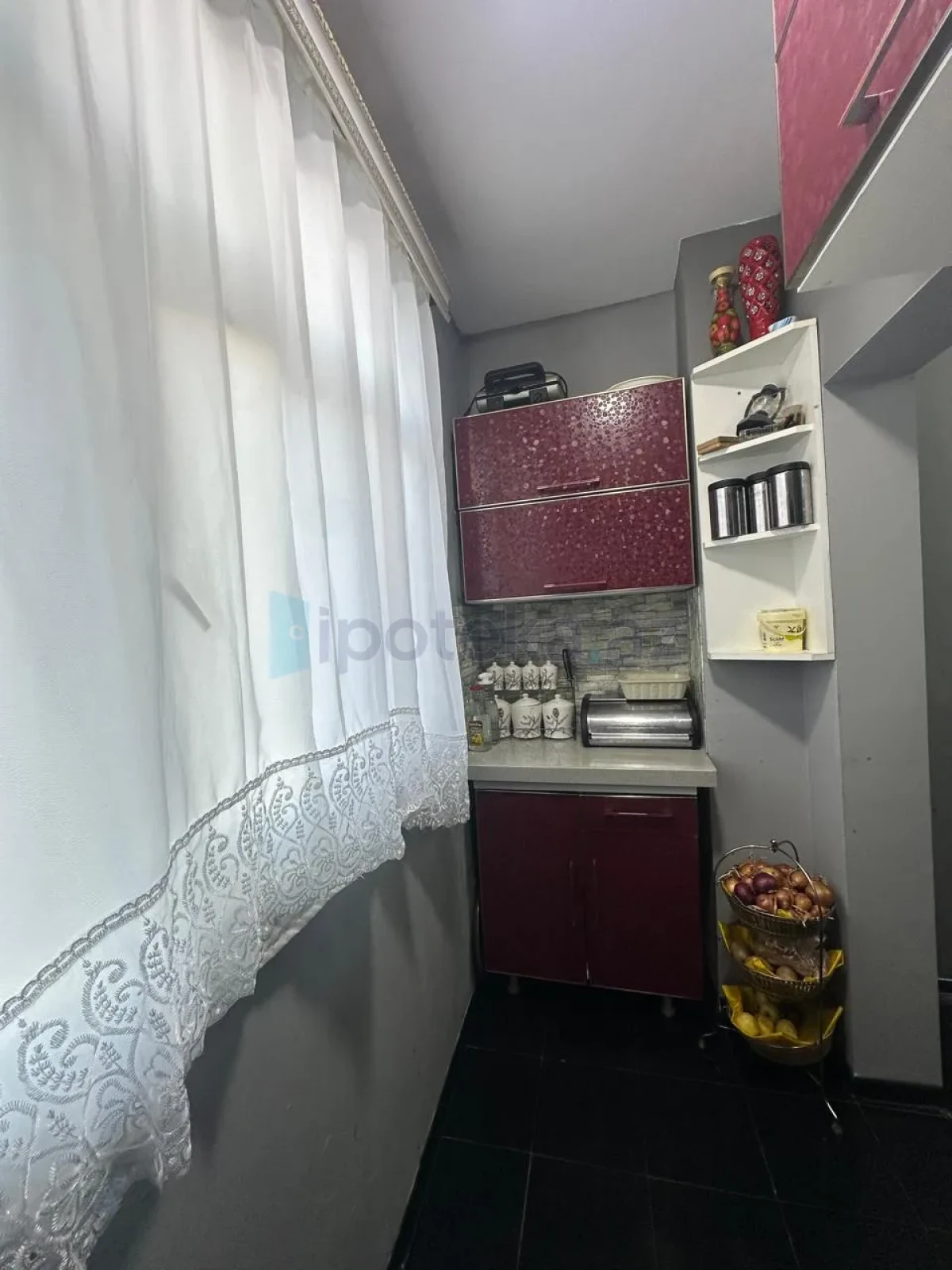 Satılır 4 otaqlı köhnə tikili 68 m²