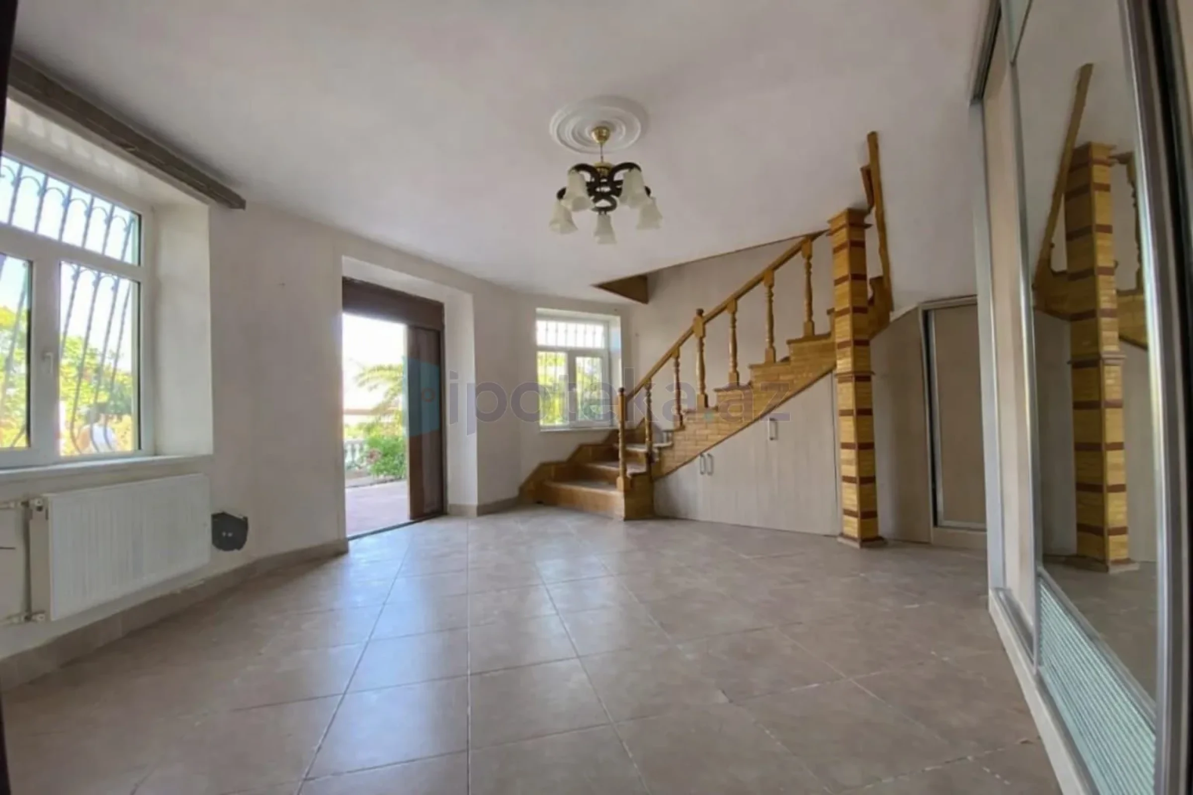 Satılır 14 otaqlı həyət evi 400 m²