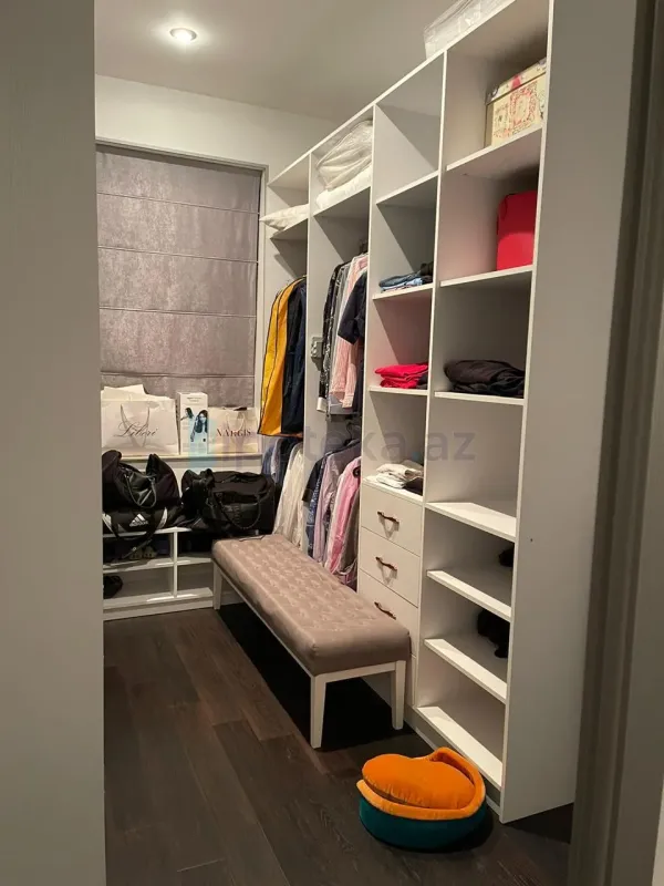 Satılır 4 otaqlı mənzil 250 m²