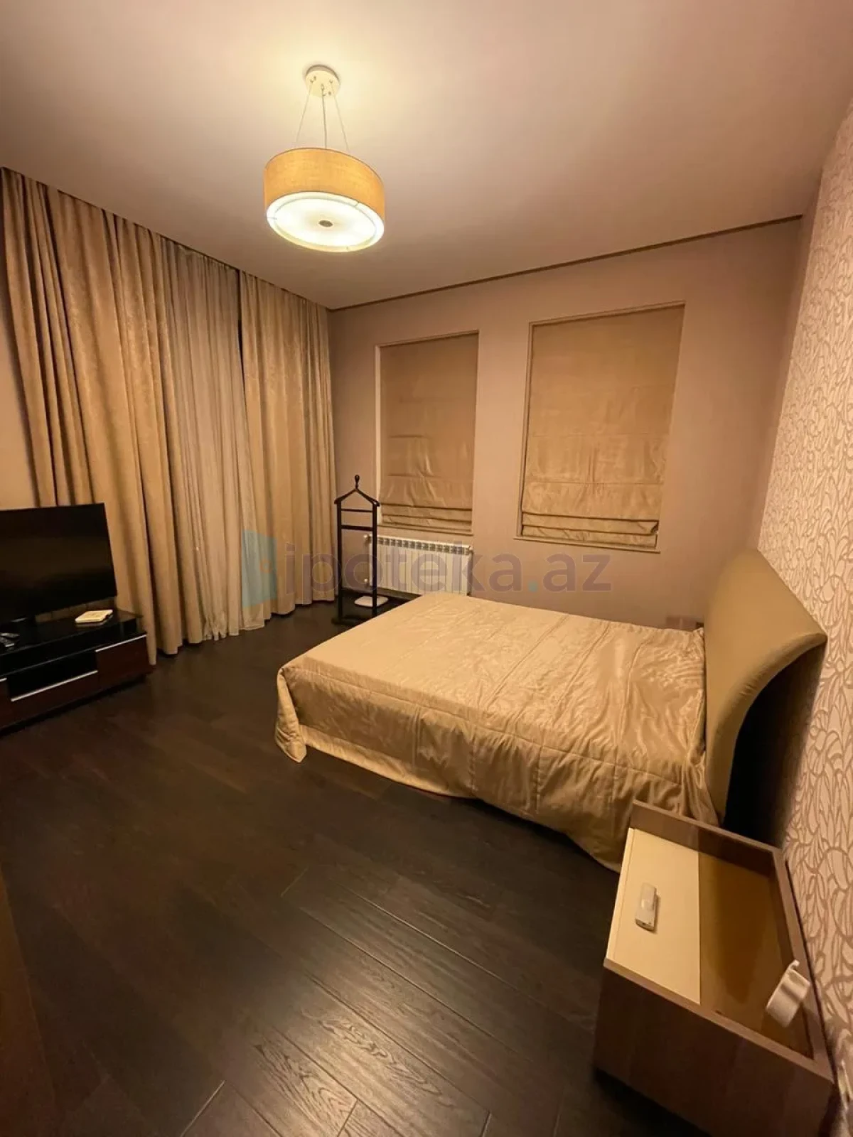 Satılır 4 otaqlı mənzil 250 m²