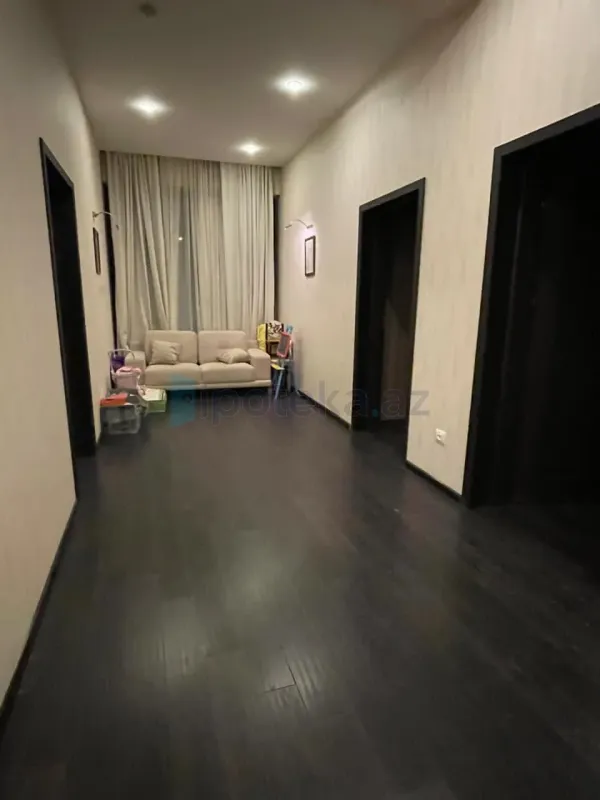 Satılır 4 otaqlı mənzil 250 m²