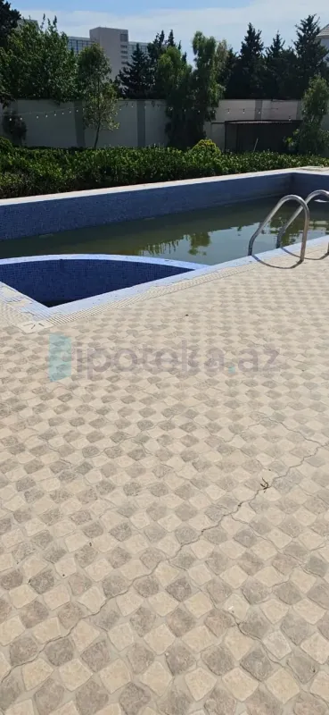 Satılır 4 otaqlı mənzil 250 m²