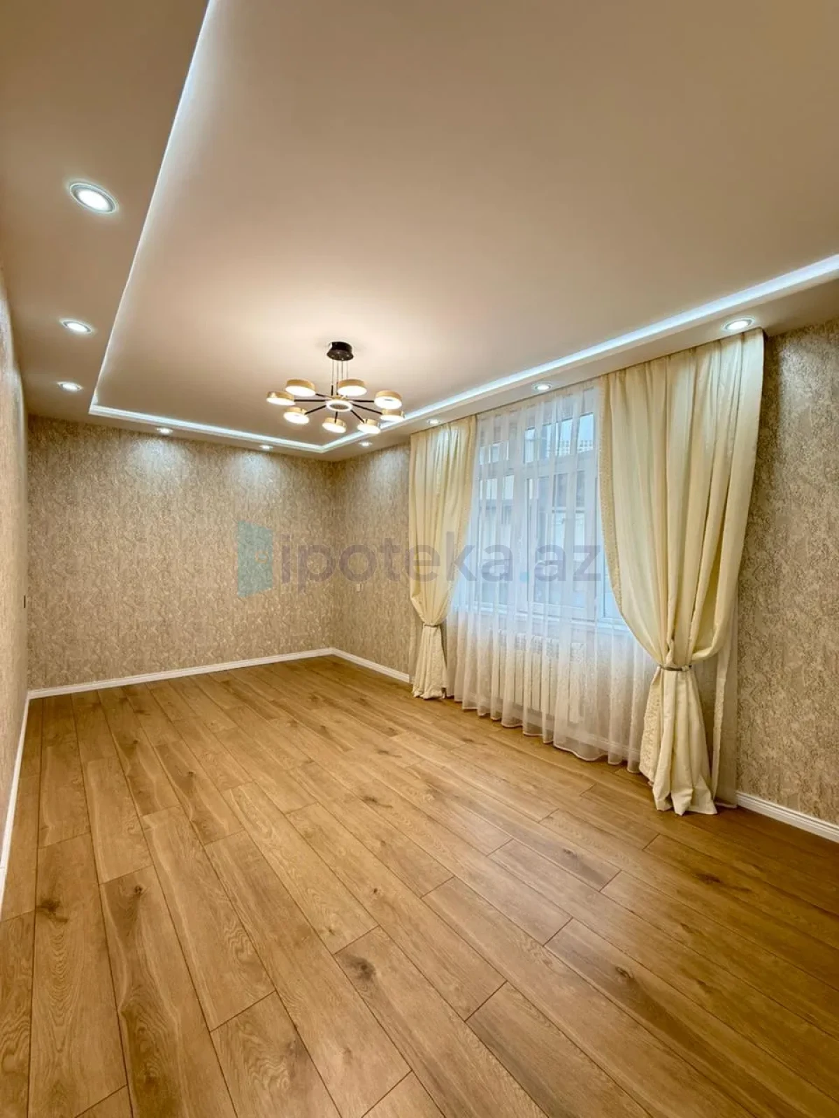 Satılır 2 otaqlı köhnə tikili 60 m²
