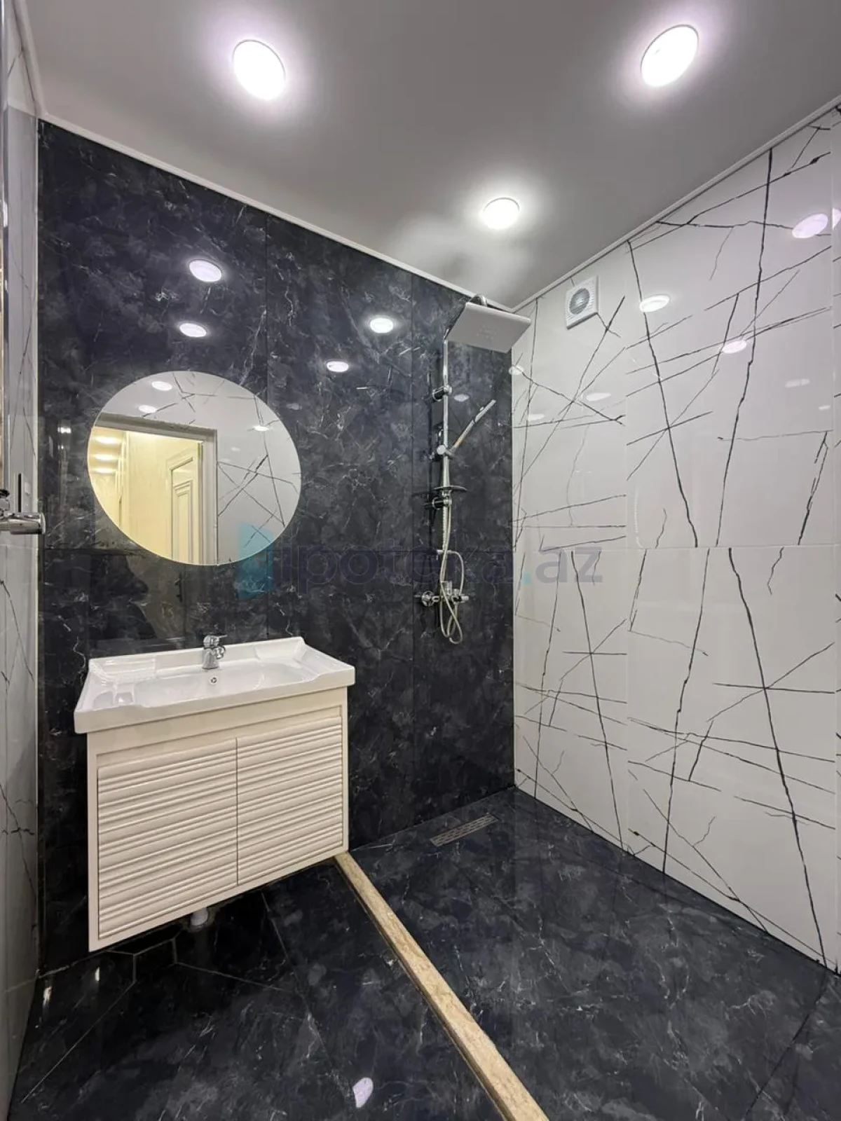 Satılır 2 otaqlı köhnə tikili 60 m²