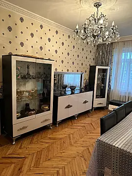 Satılır 4 otaqlı köhnə tikili 100 m² — Bakı, Nizami 4 otaq 100.00 m²