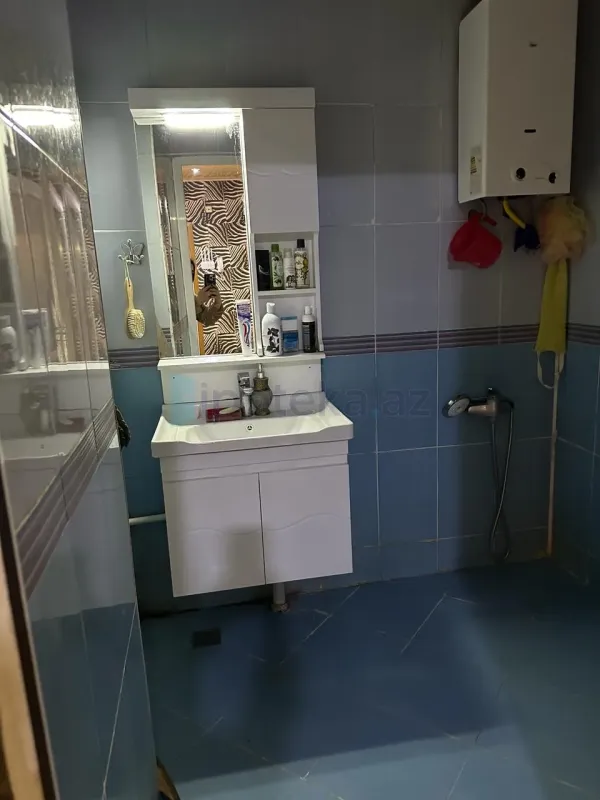 Satılır 4 otaqlı köhnə tikili 100 m²