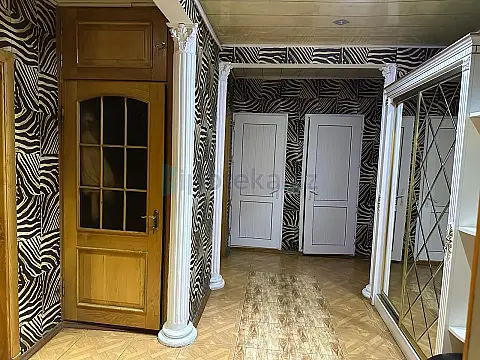 Satılır 4 otaqlı köhnə tikili 100 m²