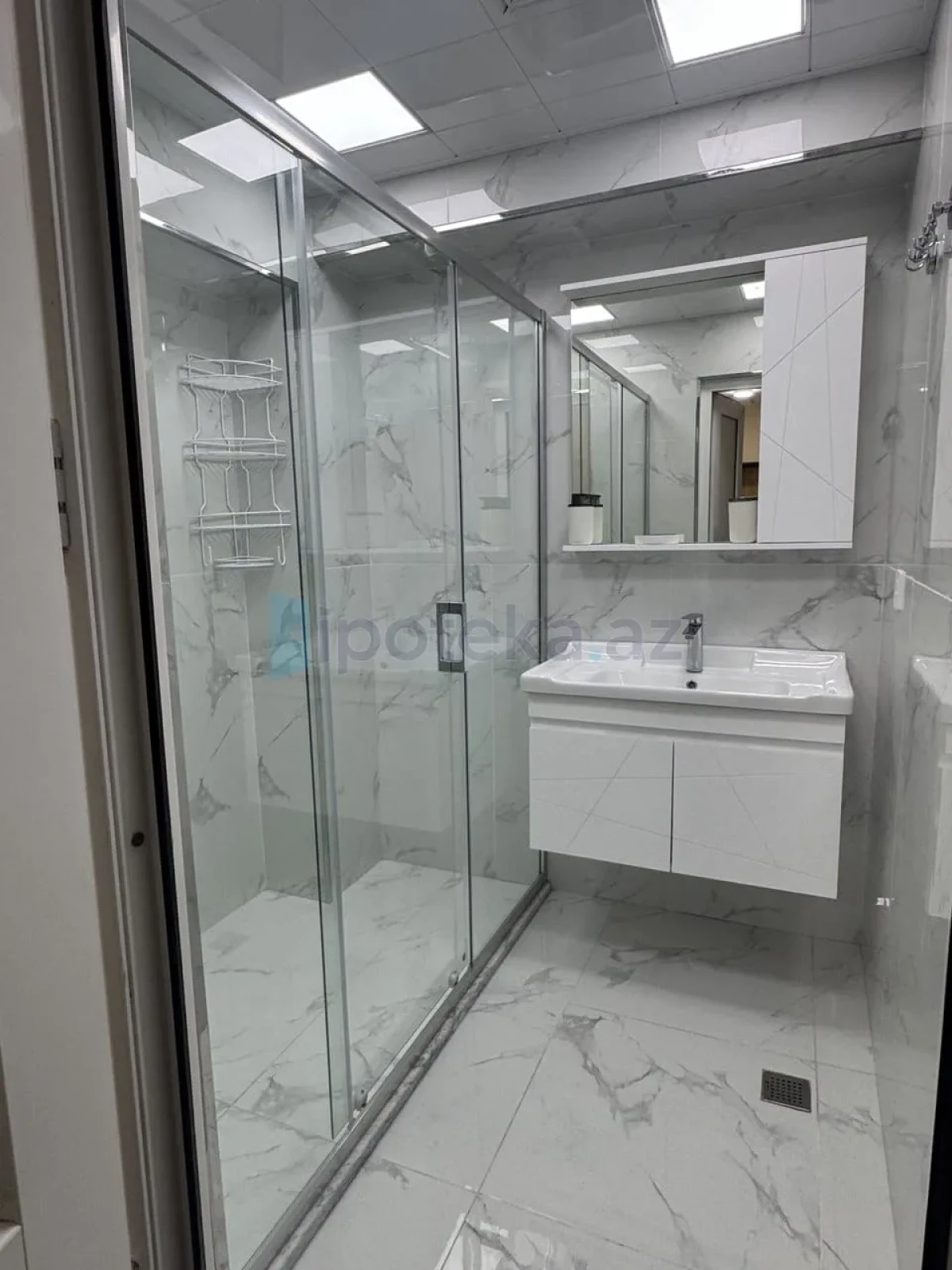 Satılır 2 otaqlı köhnə tikili 65 m²