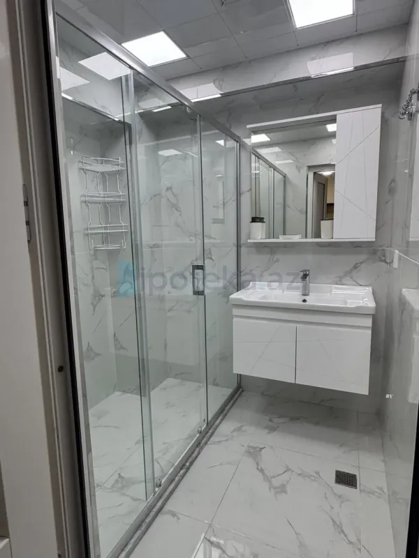 Satılır 2 otaqlı köhnə tikili 65 m²