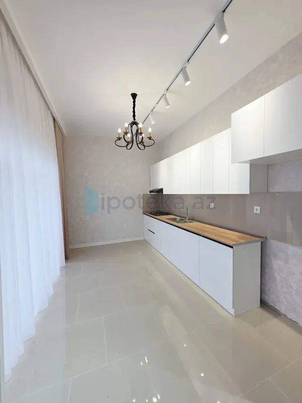 Satılır 4 otaqlı mənzil 150 m²