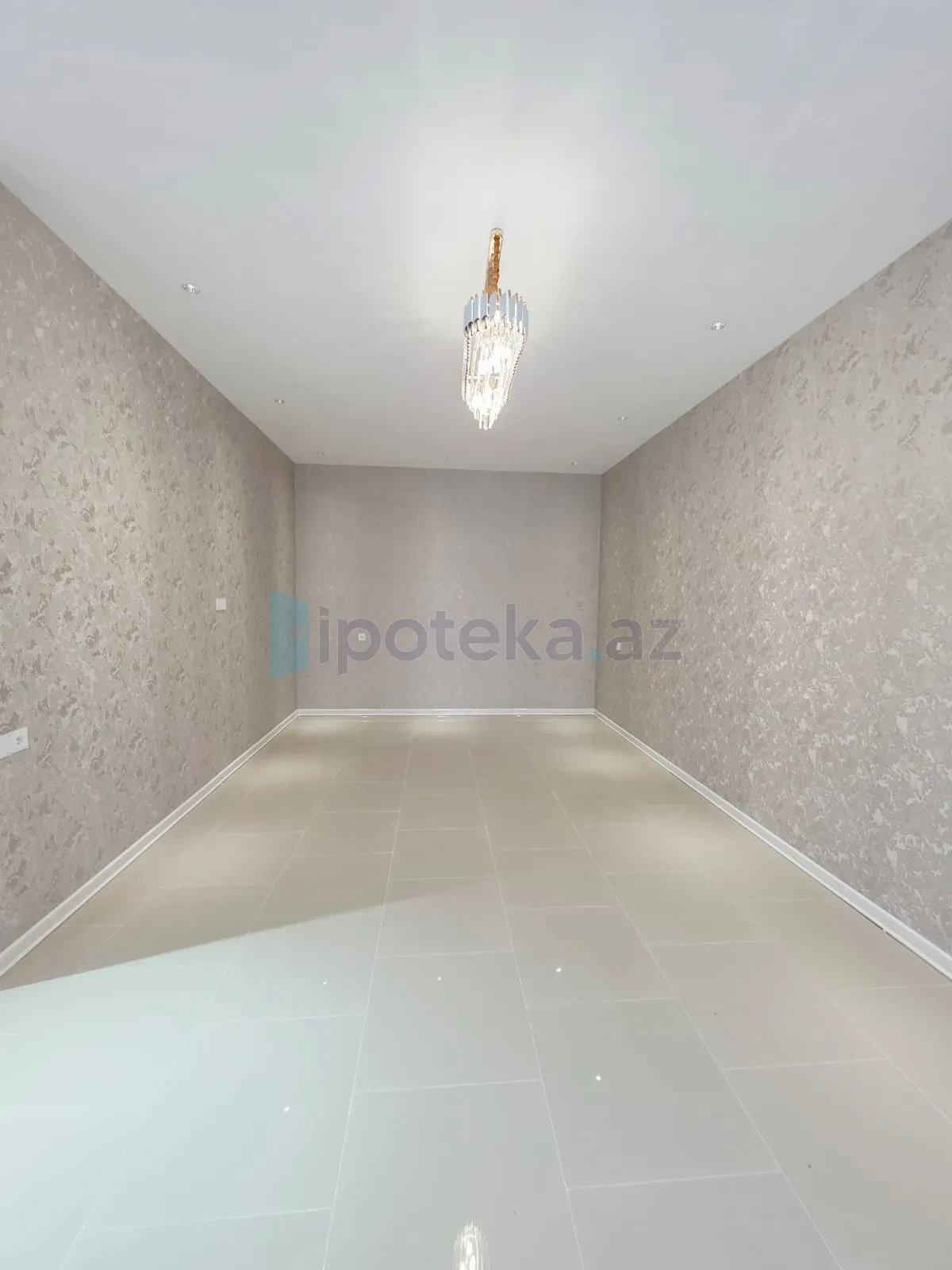 Satılır 4 otaqlı mənzil 150 m²