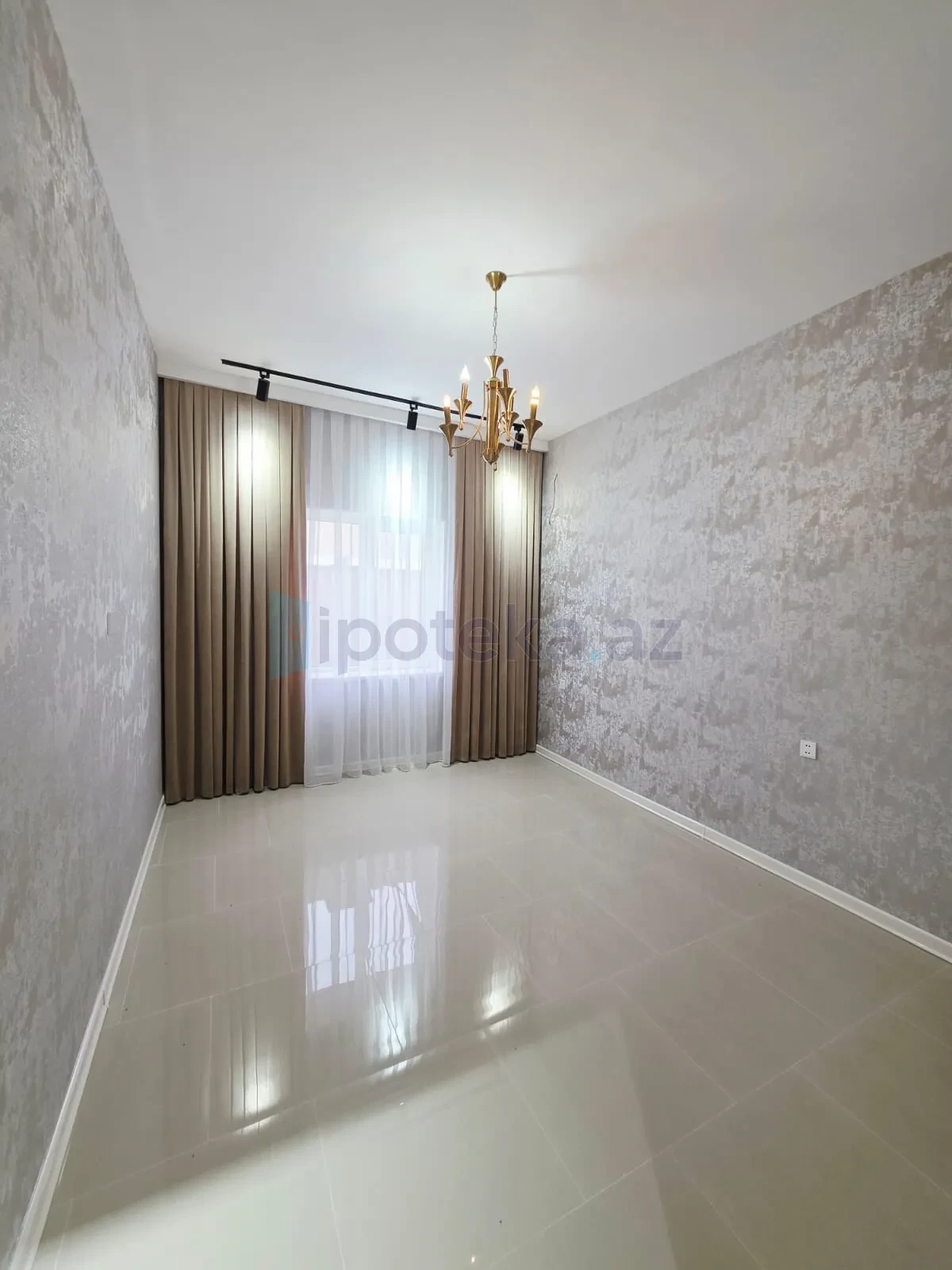 Satılır 4 otaqlı mənzil 150 m²
