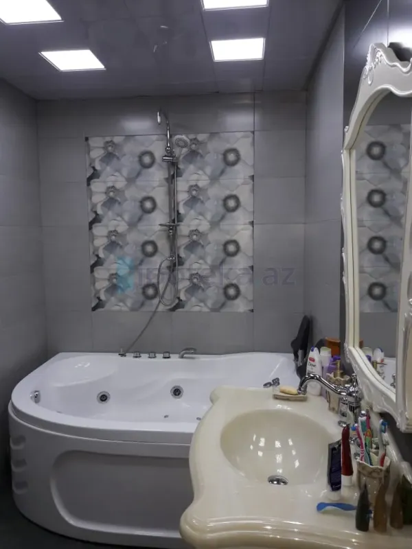 Satılır 3 otaqlı yeni tikili 92 m²