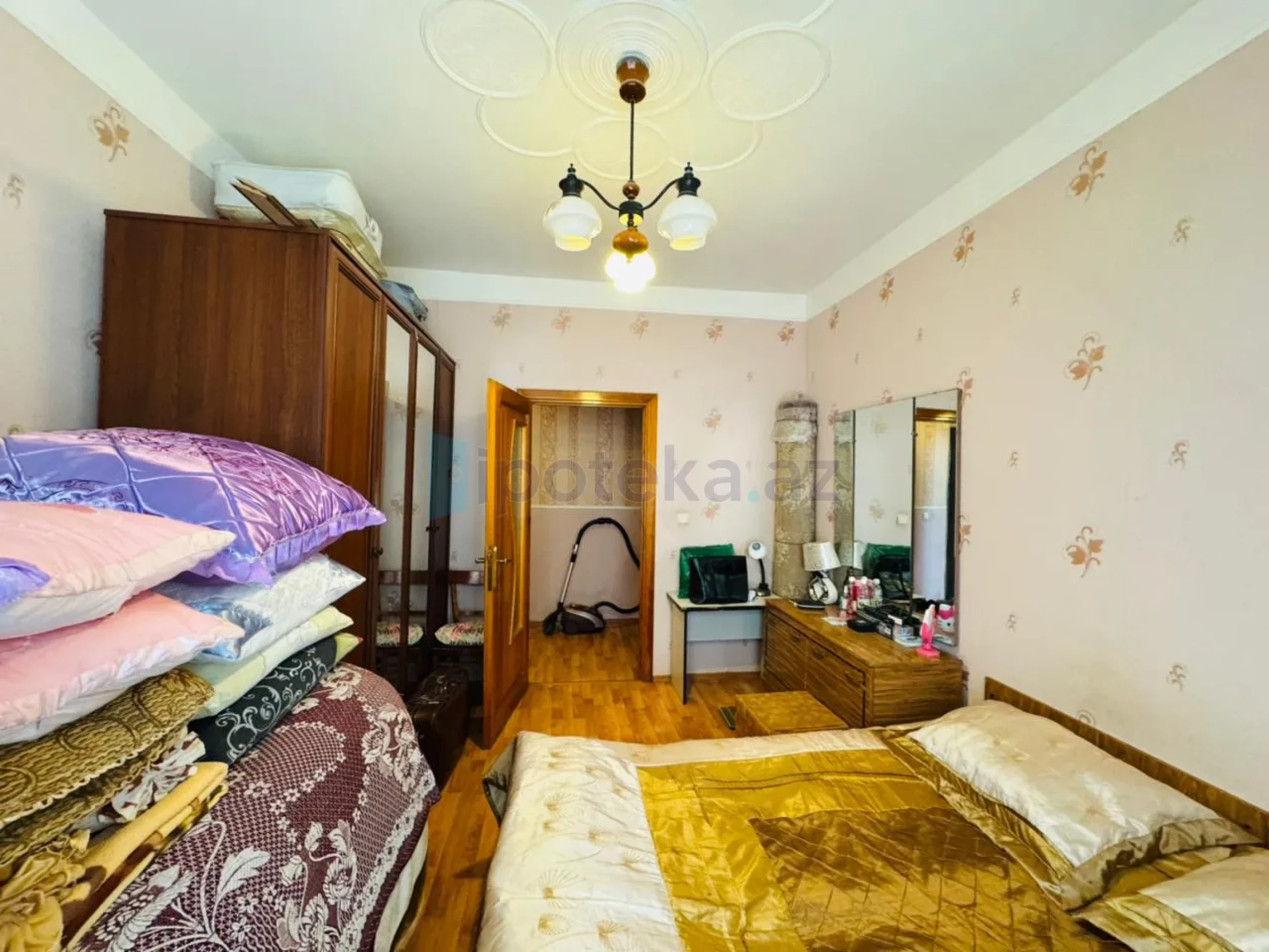 Satılır 2 otaqlı köhnə tikili 60 m²