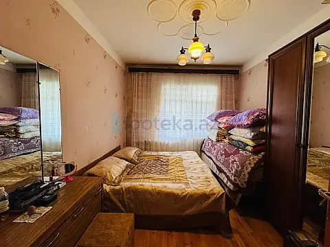 Satılır 2 otaqlı köhnə tikili 60 m²