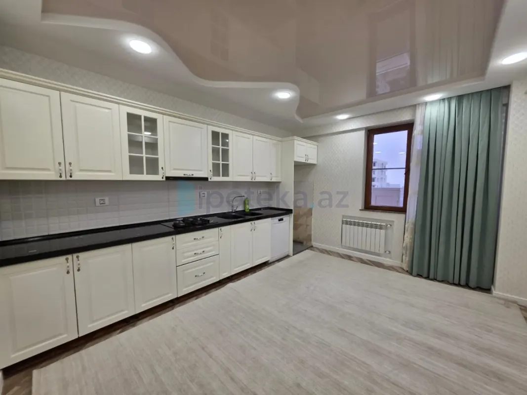Satılır 3 otaqlı yeni tikili 130 m²