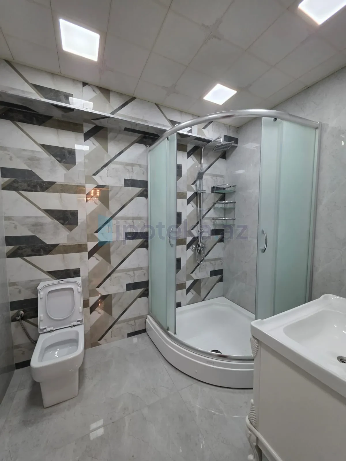 Satılır 3 otaqlı yeni tikili 130 m²