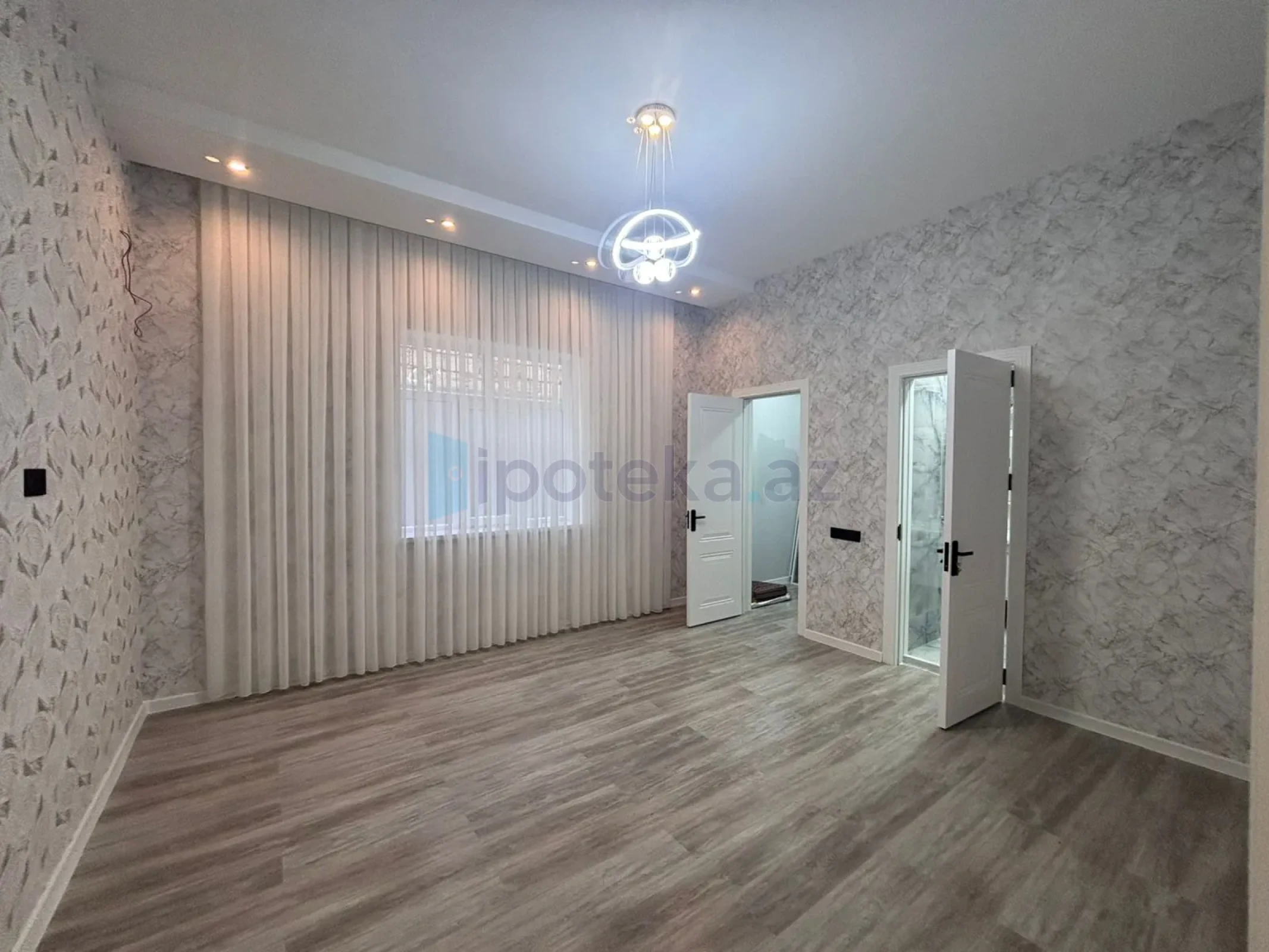 Satılır 4 otaqlı mənzil 150 m²