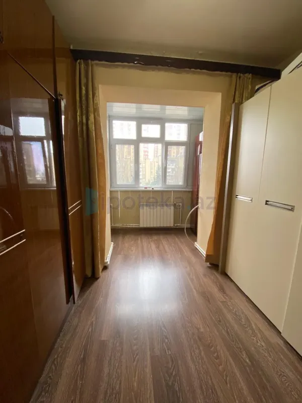 Satılır 4 otaqlı köhnə tikili 110 m²