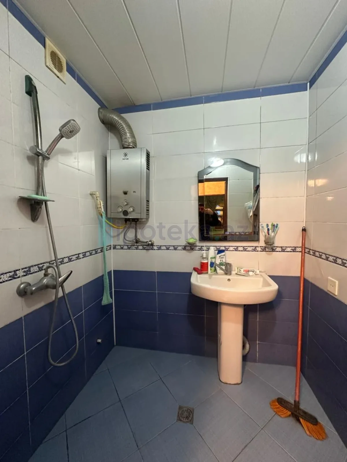 Satılır 2 otaqlı köhnə tikili 68 m²