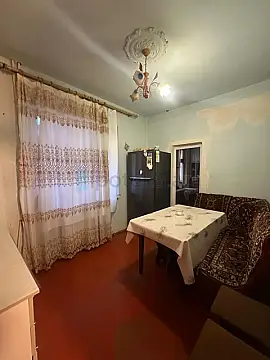 Satılır 2 otaqlı köhnə tikili 68 m²