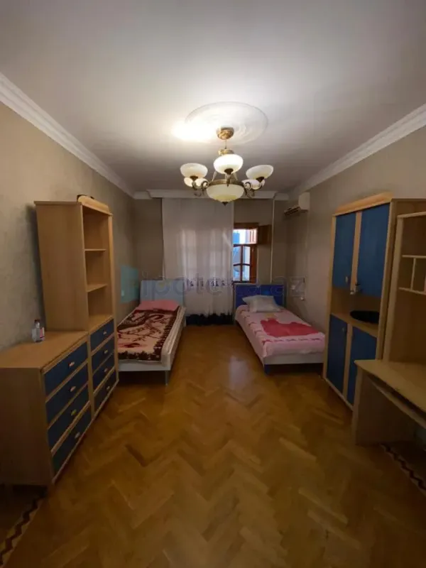 Satılır 4 otaqlı köhnə tikili 100 m²